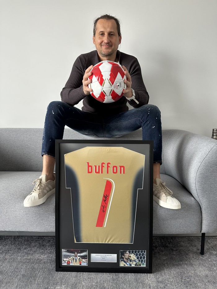 ...tym razem bramkarz! Gianluigi Buffon!